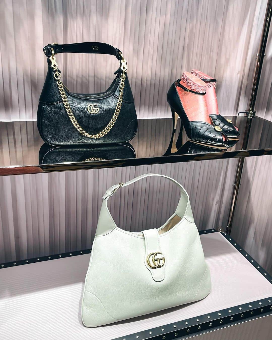 Ruby Kwanさんのインスタグラム写真 - (Ruby KwanInstagram)「To celebrate the reopening of @Gucci Canton Road Flagship. 💕  #guccihongkong #numberonepr @numberoneprhk #rubykwan #jeffreyngai #jeremywong」3月13日 9時24分 - rougecloset