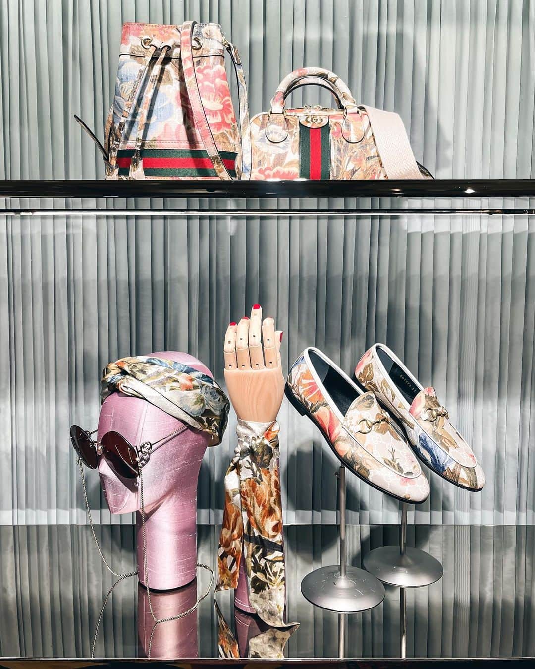 Ruby Kwanさんのインスタグラム写真 - (Ruby KwanInstagram)「To celebrate the reopening of @Gucci Canton Road Flagship. 💕  #guccihongkong #numberonepr @numberoneprhk #rubykwan #jeffreyngai #jeremywong」3月13日 9時24分 - rougecloset