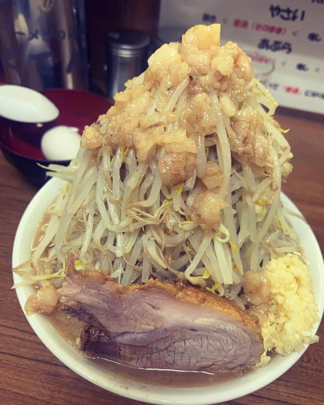 マサ北宮のインスタグラム：「『管理栄養士監修のもとで作られております』 #noah_ghc #ラーメン #二郎系ラーメン #二郎インスパイア #どでん」