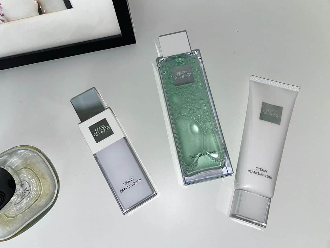 二ノ宮和佳子のインスタグラム：「tailor made treatment gift @theginza_official   これからの季節、より気になるUVケア  日中用美容液にもなる下地は、SPF33 PA+++ 軽くて伸びのいいテクスチャーで、保湿感が好き  この3セットをご購入の方に、サロンで使えるフェイシャルトリートメントチケットをプレゼントしているそう  夏に向け、ケア頑張ろー  #theginza #pr」