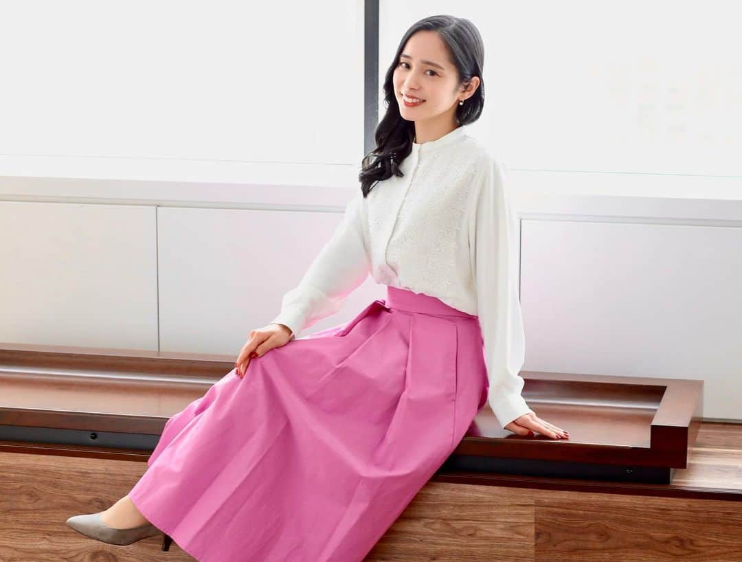 のインスタグラム：「［衣装提供👗］ 今年の春夏は、はっきりした色のお洋服が多いそうですよ🌸きれいなピンク色ですよね☺️  @techichi_official さん、ありがとうございました♪」