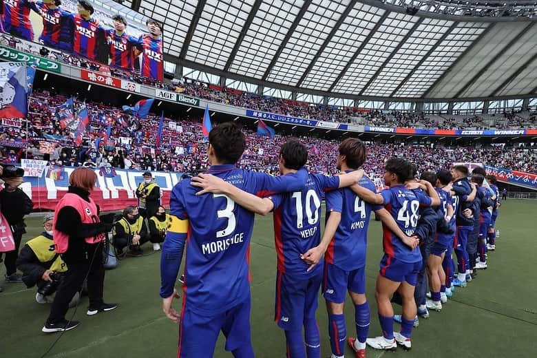 森重真人のインスタグラム：「VS横浜FC 応援ありがとうございました！ ユルネバ最高。 また皆んなで歌おう。 #fctokyo  #森重真人 #森重真人オフィシャル後援会」