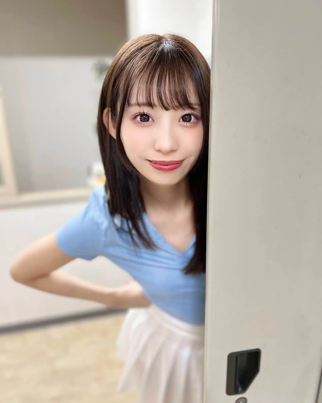 のインスタグラム：「ちらっと| ˙꒳​˙) . .  テニス部1年の山岸奈津美です！ よろしくお願いします！！  . . .   #グラビア #水着 #ミスflash2019  #アイドル #モデル #撮影 #撮影会 #写真 #camera #gravure #グラドル」