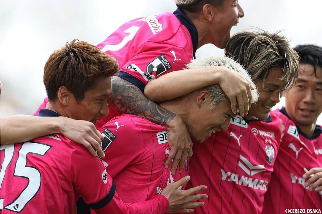 松田陸さんのインスタグラム写真 - (松田陸Instagram)「応援ありがとうございました‼︎  #cerezo #osaka #松田陸 #シンジくん #ムツ #ナイスゴール」3月13日 12時10分 - riku_matsuda_02_official