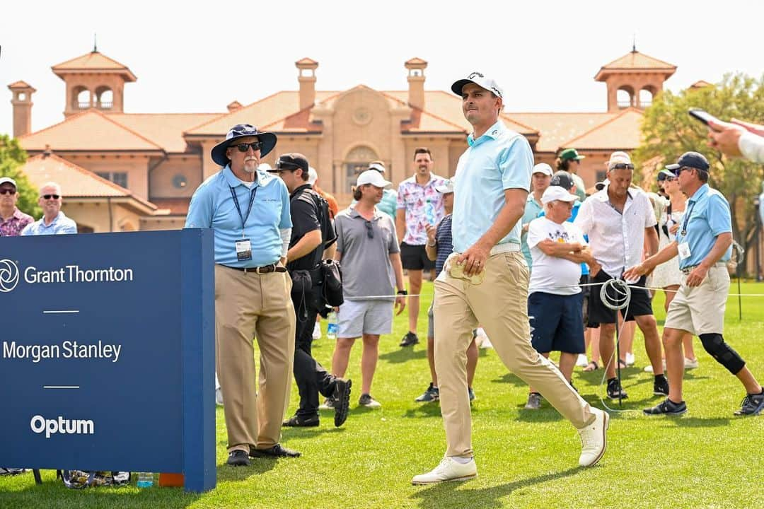 クリスティアン・ベゾイデンハウトさんのインスタグラム写真 - (クリスティアン・ベゾイデンハウトInstagram)「Tough Sunday! Thanks for a fantastic week @theplayerschamp . Congrats to @scottie.scheffler on the W. See you all @dellmatchplay 👊🏻」3月13日 12時31分 - cbezgolf