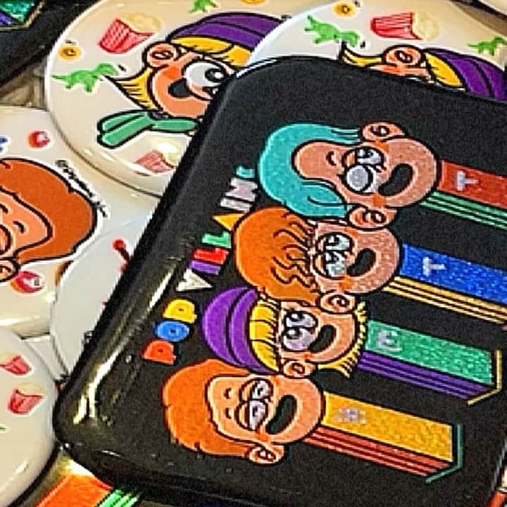 Pirakoのインスタグラム：「💙🧡💚 わし的めちゃんこお気に入りグッズなの！ 缶バッチちょー可愛くでけた！！ ワンマンまであと1週間ちょっとでワクワクドキドキしてる。。」