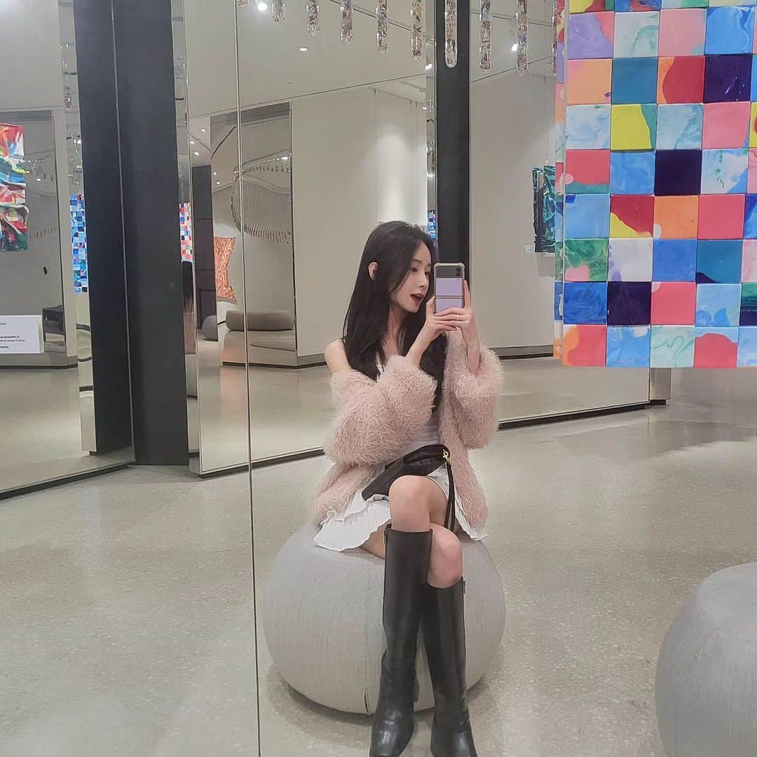 ジナ のインスタグラム：「곧 염색 😳 #두근」