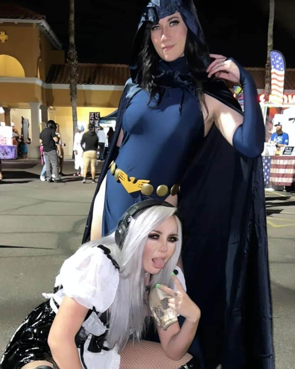 リンジー・エリースさんのインスタグラム写真 - (リンジー・エリースInstagram)「Had the best time last night at @olympusgamesaz 😭 was so good to get into cosplay again and be with my people. Huuuuge shoutout to the guys for hooking me up with inventory for this week's Pokémon breaking stream, excited for more with you and @uwuconaz! And of course thanks to @jessicanigri for the invite and gettin me out of the house 🥰🥰」3月13日 12時45分 - gglindsayelyse