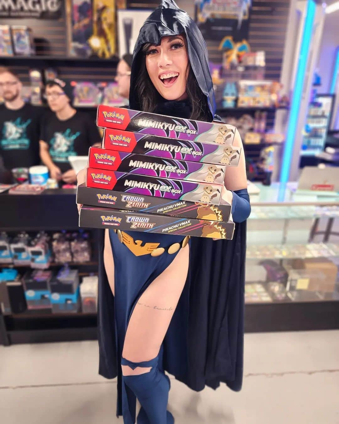 リンジー・エリースさんのインスタグラム写真 - (リンジー・エリースInstagram)「Had the best time last night at @olympusgamesaz 😭 was so good to get into cosplay again and be with my people. Huuuuge shoutout to the guys for hooking me up with inventory for this week's Pokémon breaking stream, excited for more with you and @uwuconaz! And of course thanks to @jessicanigri for the invite and gettin me out of the house 🥰🥰」3月13日 12時45分 - gglindsayelyse