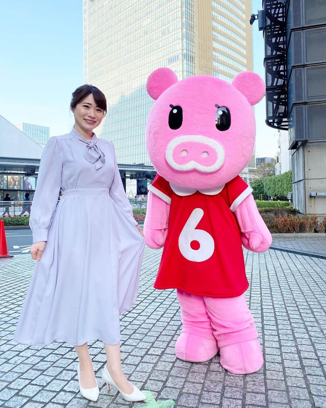 國本未華さんのインスタグラム写真 - (國本未華Instagram)「東京は桜がもう！！ まもなく開花発表です。 #衣装 #tbs #天気予報」3月13日 12時57分 - kunimoto_mika