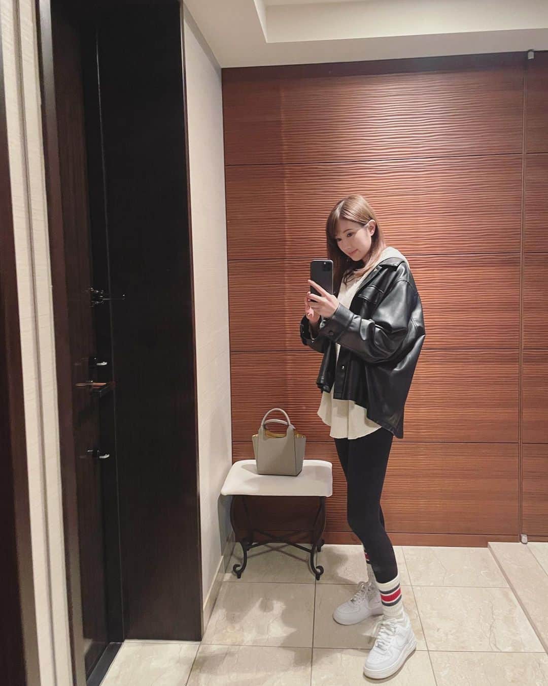 のインスタグラム：「👟🏋️‍♀️💪」