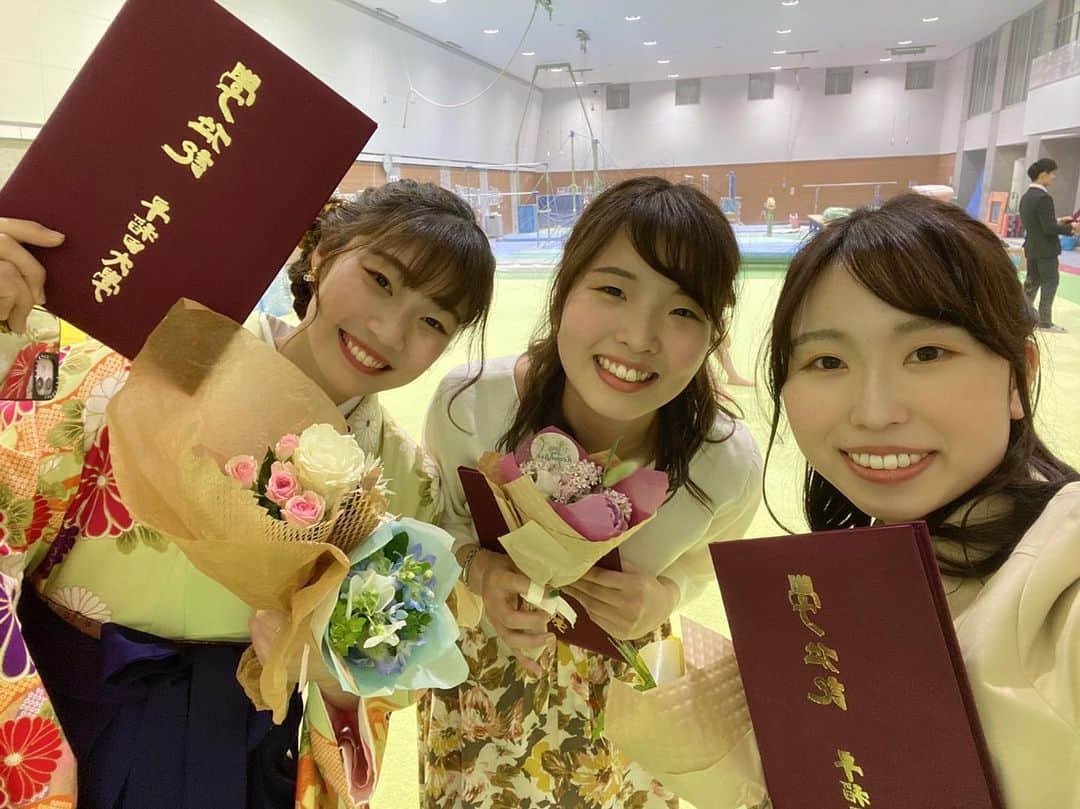 のインスタグラム：「卒業シーズン。 卒業生の皆さんおめでとう🎊2年前のやつ。」
