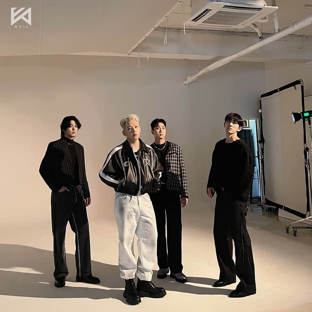 ロンのインスタグラム：「Preview of WE:A' new album image  I’m sure you are going to love it, because it’s fantastic.  Thank you! , Taehwan Kim  @circus_tae_hwan for masterpiece photos.  #wea #위아 #정균 #ron #기천 #z_uk」