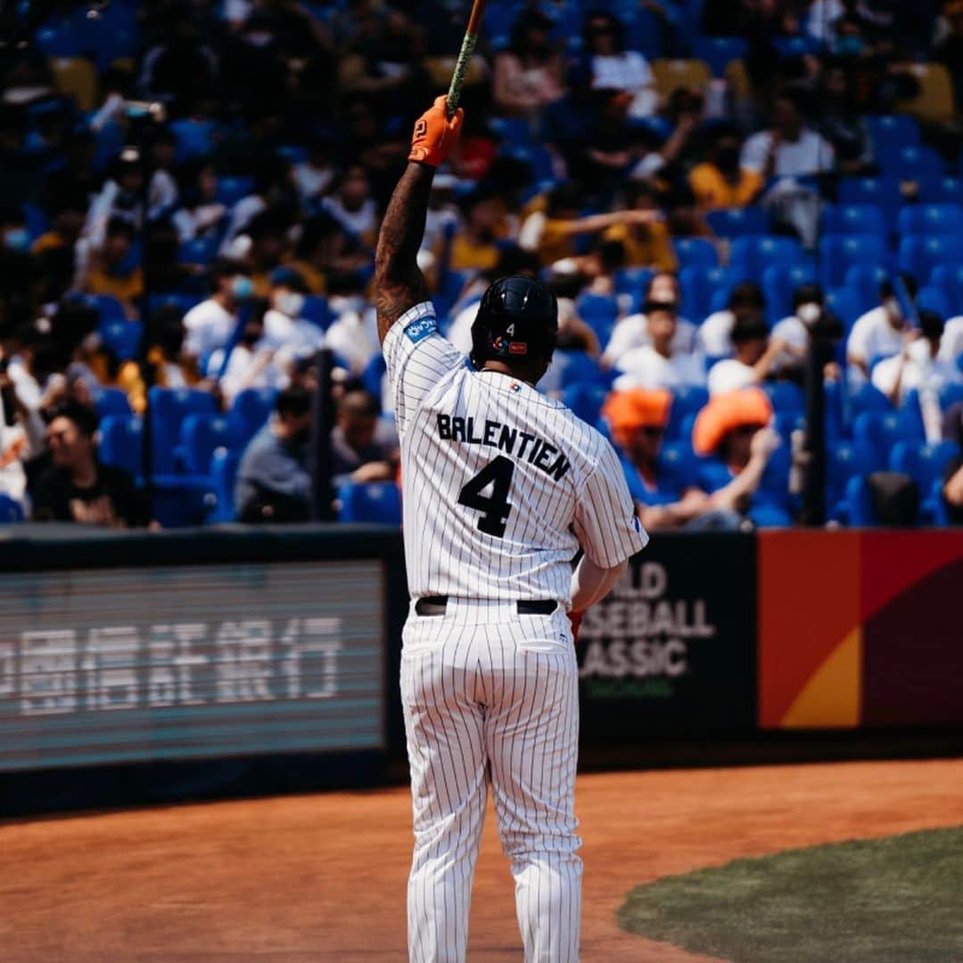 ウラディミール・バレンティンのインスタグラム：「Was a bless to be here in my third WBC an my last one a lot of good memories left behind y make a statement play with my ❤️ let everything out there for my country we had a great group of guys im proud of anyone of you guys was short but we learn the hard way thank you guys was a bless to be part of this.  #BALENTIEN  4EVER」