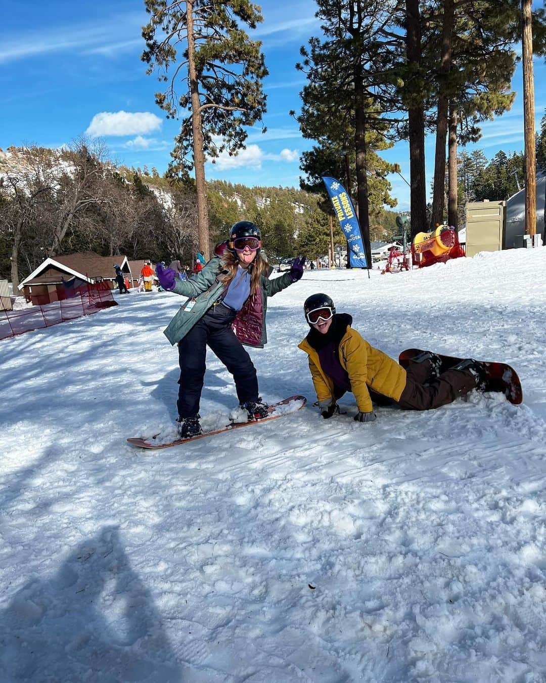 ケイティー・ルクレールさんのインスタグラム写真 - (ケイティー・ルクレールInstagram)「Mountain High - so close to LA there’s even still a DJ 😂」3月13日 13時12分 - katieleclerc