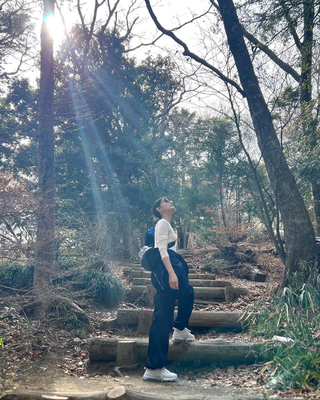 和泉佑三子さんのインスタグラム写真 - (和泉佑三子Instagram)「高尾山へ登ってきました⛰ 桜の時期にはまだ少し早かったけど、暑過ぎず寒過ぎず気持ちいい 空気に癒されました✨  屋久島を思い出しました。 あぁ、また行きたいー🍃🍂🍃」3月13日 13時31分 - izumisae_official