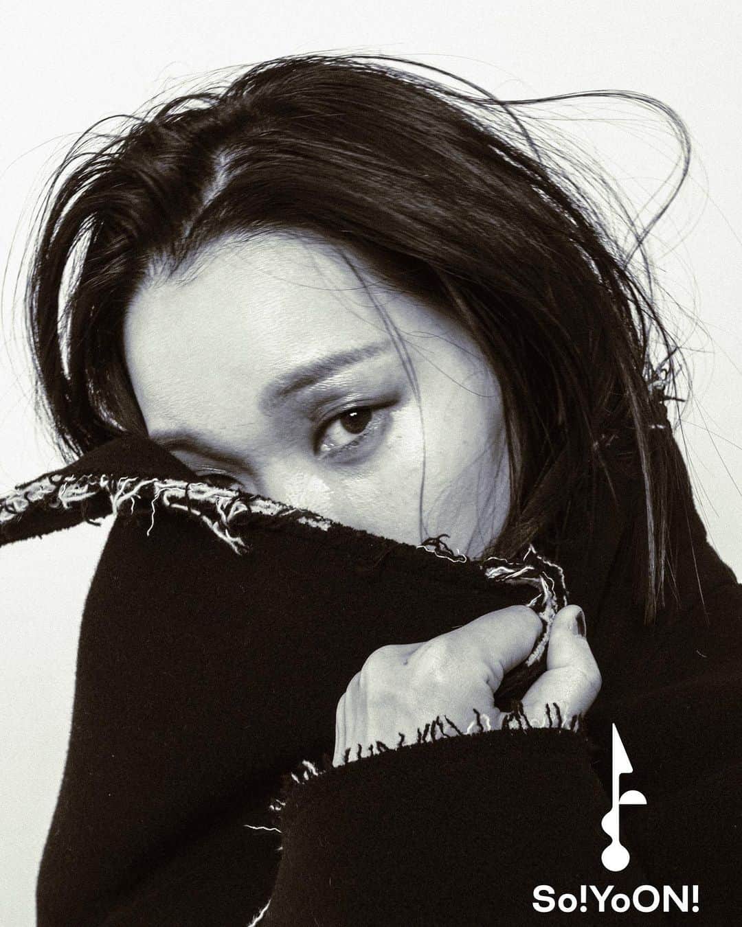 チャン・ユンジュさんのインスタグラム写真 - (チャン・ユンジュInstagram)「🖤 So!YoON! @sleeep__sheeep  2nd Album [Episode1: Love]  Release : 2023.3.14 TUE 6pm(KST)  Video director 송태종 @songtaejong Photographer 홍태식 @mamanze Hair 조소희 @soheecho83 Make up 이나겸 @nakyeum Styling 박안나 @annapark.kr」3月13日 13時32分 - yoonjujang