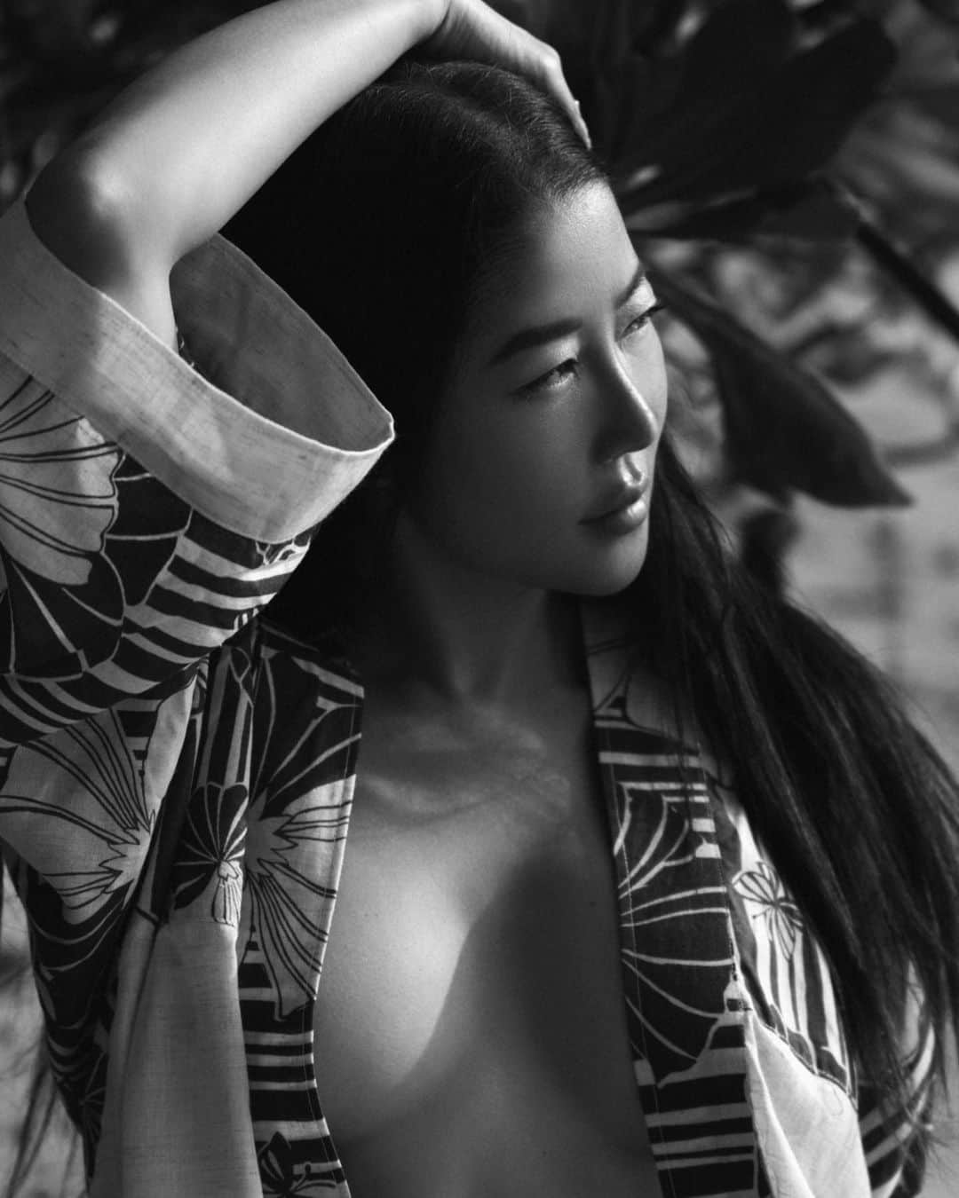 GODDESS OF LOVEのインスタグラム：「In the past when I would go deep into conspiracies and feel the pain of others I’d get depressed and angry. I’ve since changed my outlook on the entire world. It’s totally restricting to live with the belief that the world is being destroyed and that there’s no hope. Instead, stay in an expanded mindset that the world is evolving—it’s continuing to progress. This will allow you to stay on your path of perfection. In turn, making positive change in the world possible. ✨♥️🙏🏼」