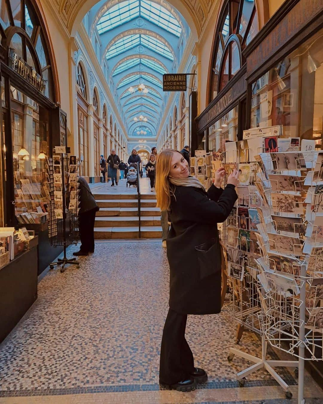 ティファニー・ザホースキさんのインスタグラム写真 - (ティファニー・ザホースキInstagram)「When in Paris…🥰」3月13日 23時08分 - tiffytaz