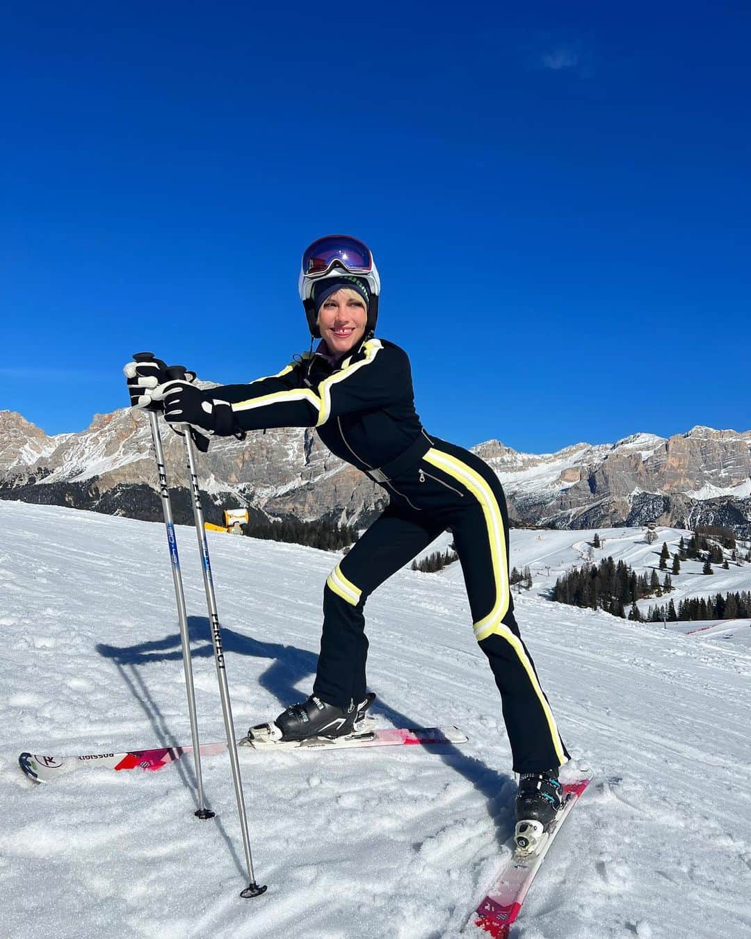 Ashley Smithさんのインスタグラム写真 - (Ashley SmithInstagram)「A week in the Italian alps ❄️😛  Thank you @cordova.co for my sick snow fit xx ⛷️ everyone thought I was pro until I almost took 10 Italians off the side of the mountain with me. Thanks @jackxsaunders for saving my snowy buns and being the best ski teacher ❤️」3月13日 23時12分 - therealashsmith