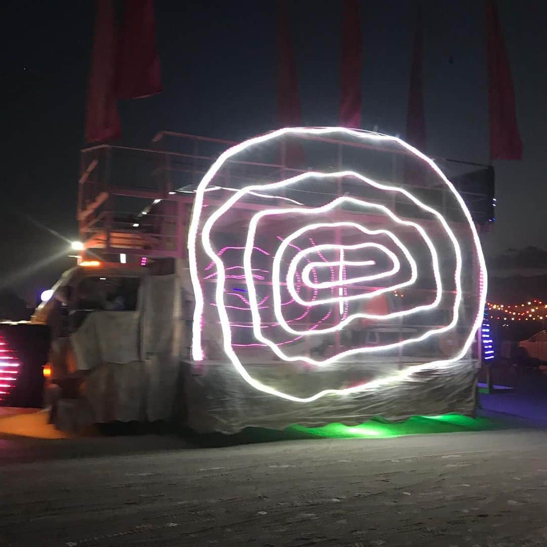 西村まおさんのインスタグラム写真 - (西村まおInstagram)「"Burning Man"  The Black Rock Desert in Nevada  インスタを記録場所として。笑  過去行った場所を投稿✨  #バーニングマン  #burningman  #blackrockdesert  #nevada  #ネバダ  #過去pic」3月13日 23時23分 - nishimura.mao