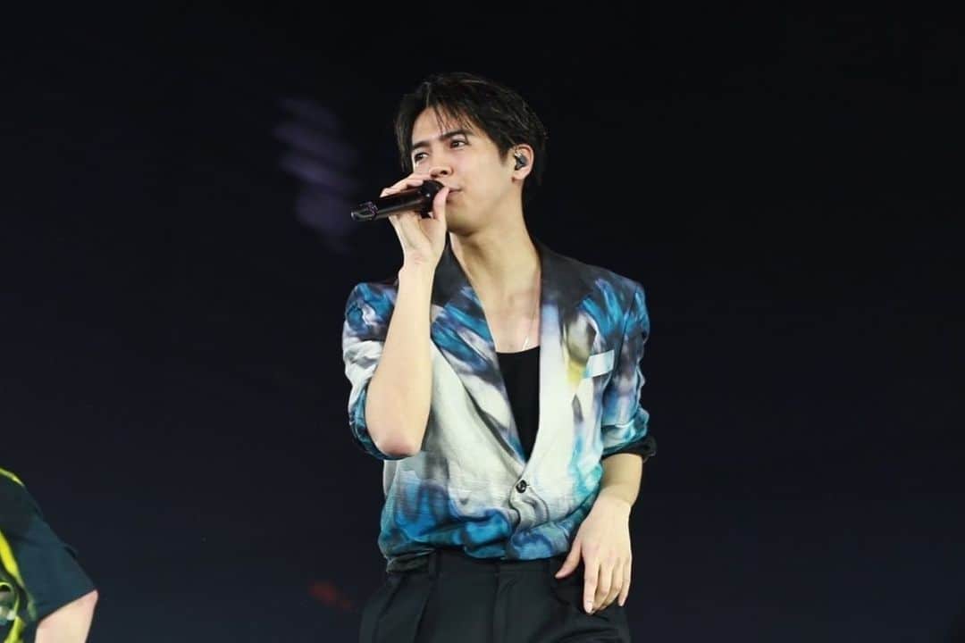 片寄涼太のインスタグラム：「今月出演フェスのラスト… 《D.U.N.K. Showcase Day3》 超アツい盛り上がりで 魂が燃えあがるフェスでした。🔥🔥 温かいお客さんばかりで、最高の思い出になりました。 "We're the generations, Generations! " 誇りを胸に、10周年イヤーさらに突っ走ります‼️💨  @generations_official #D_U_N_K_」