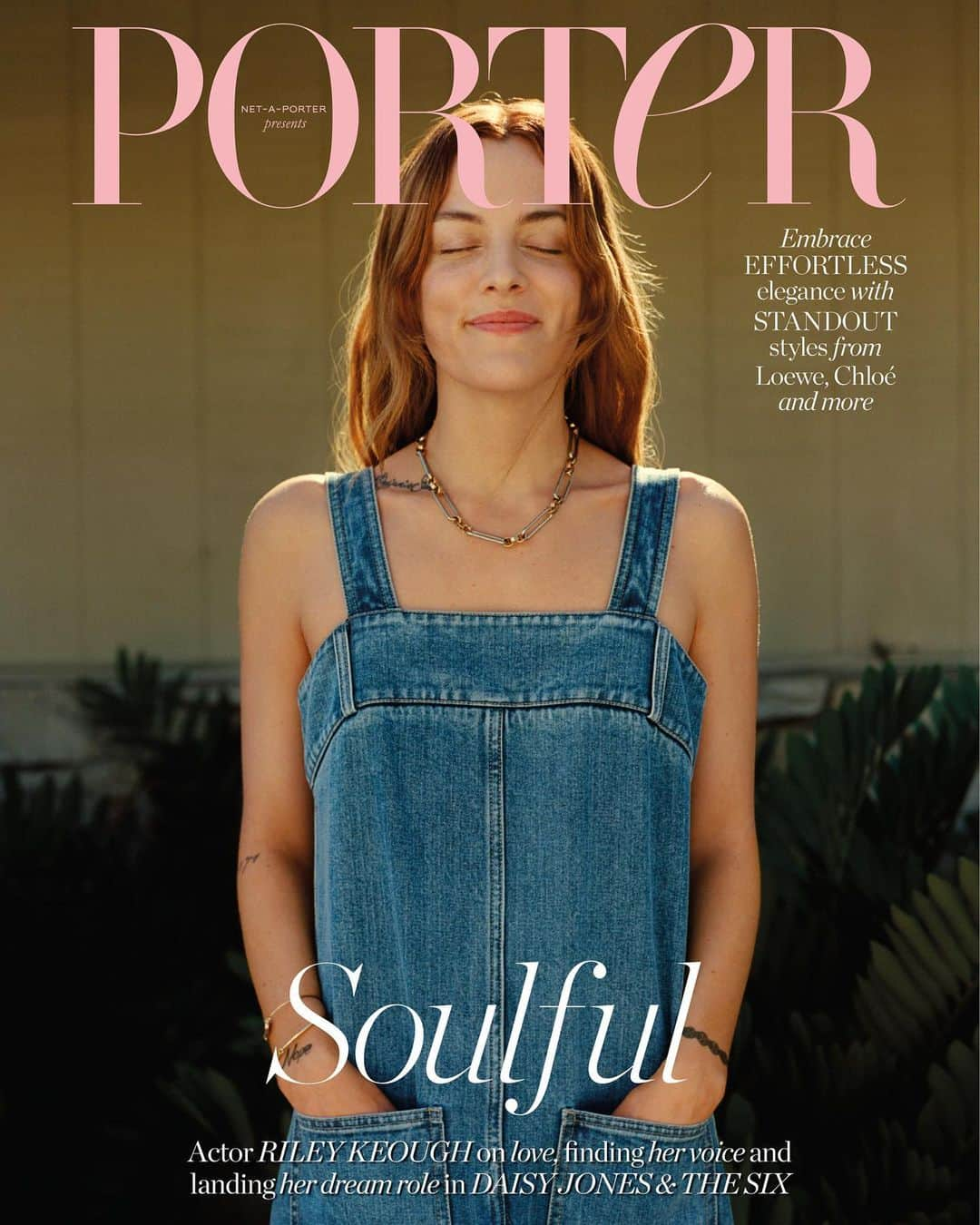 ライリー・キーオのインスタグラム：「2022 was a watershed year for @rileykeough. Now, she is reaching even greater heights playing the lead in rock’n’roll drama @daisyjonesandthesix. In her @portermagazine interview, Keough talks to @missmarthahayes about finding her voice, the grittier side of fame, and uncovering love in darkness. See the full story – photographed by @jeffhenny and styled by @carolinenewell – at the link in bio.」