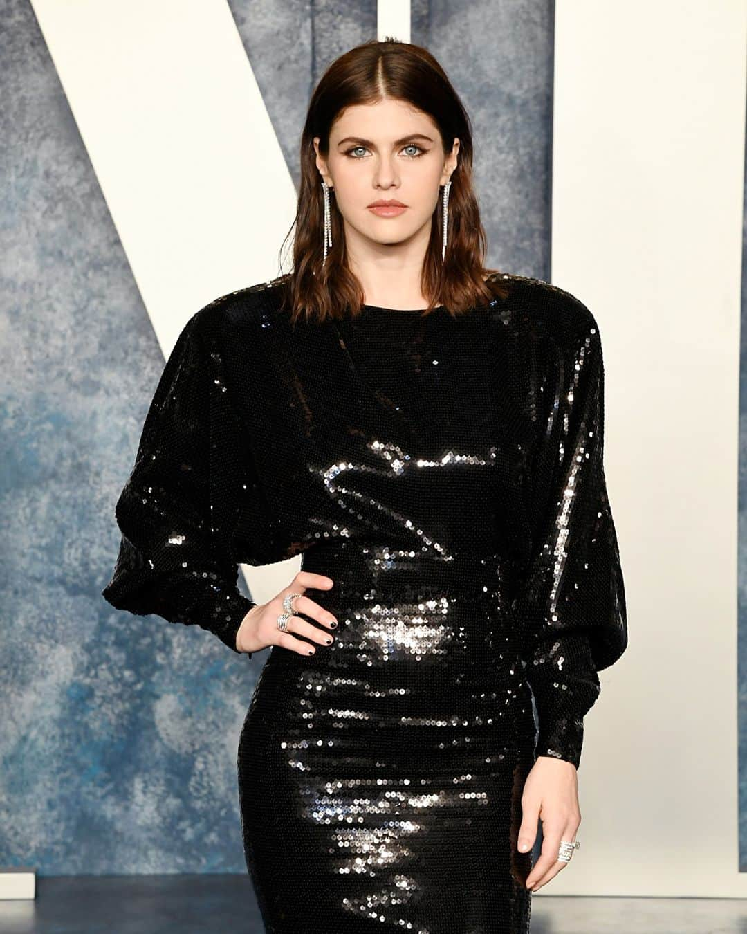 NIWAKAさんのインスタグラム写真 - (NIWAKAInstagram)「Alexandra Daddario attends the 2023 Vanity Fair Oscar Party wearing NIWAKA Fine Jewelry.  KUON earrings and ring | KYOKOMICHI ring | YAEGASUMI layered rings - 18k white gold, 18k rose gold, diamonds. Styled by @emmajademorrison  #NiwakaCollections #vanityfairoscarparty #alexandradaddario #awardseason #Niwaka #俄 #diamonds」3月13日 15時54分 - niwaka_collections