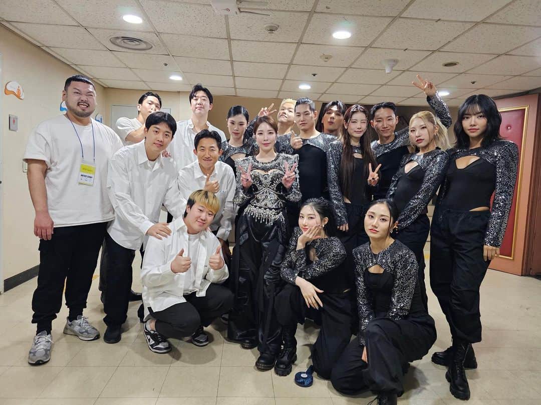BoAのインスタグラム：「공연 끝! 다들 고생 많으셨고 무엇보다 우리 점핑이들 뛰어노느라 고생했어!!! 부산에서 만나❤️」