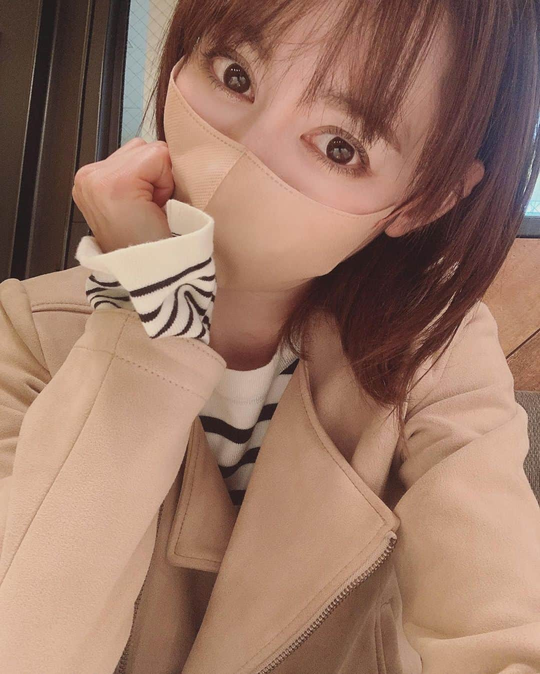 秋山莉奈さんのインスタグラム写真 - (秋山莉奈Instagram)「お久しぶりです♡ 久しぶり過ぎて、何書いていいか分からなくて、更新してませんでした。。 みんな元気？  タイミングとご縁があって、 ３年ぶり？くらいに映像の現場復帰させてもらいます♡ 今日は、フィッティングとお祓い。  ひさびさの現場の雰囲気にわくわくが止まらない☺︎  #秋山莉奈#ママ#男の子ママ ほぼ#ワンオペ育児#3兄弟」3月13日 16時01分 - akiyama_rina