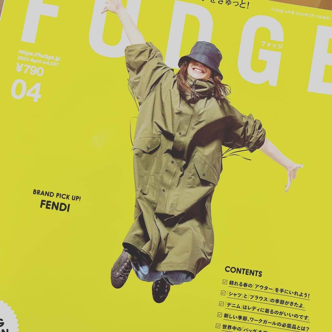 Mobus Footwearのインスタグラム：「【プレゼント】 FUDGE 04 3/12発売  イルゼモーブスの定番CHARME(シャルム)を1足プレゼント！  詳しくは誌面をご覧の上ご応募くださいね  fudge.jp  @fudge_magazine  @fudge_online_store @fudge_snap   @mobusshop  @mobuskyoto  @mobusnagoya  @mobusshimokitazawa #mobus #モーブス #mobussneaker #モーブススニーカー #ドイツ #mobusofficial #mobusoriginal #SASCHA #おしゃれさんと繋がりたい #シンプルコーデ #タウン #デートコーデ #ビジカジ #Traditional #トラディショナル #walk #kickstagram #冬コーデ #コーディネート #カジュアルコーデ #スニーカーコーデ  #足元コーデ #カジュアルファッション #キックス #スニーカー大好き #シューズ #ドイツ #ブンデスリーガ」