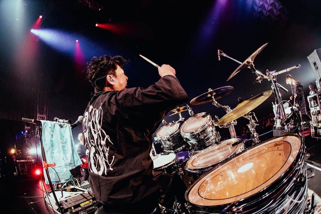 HIROSHIのインスタグラム：「神戸ワールド記念ホール "MEGA VEGAS 2023" めちゃ楽しかった♪ ありがとう。  photo @kawado_photo」