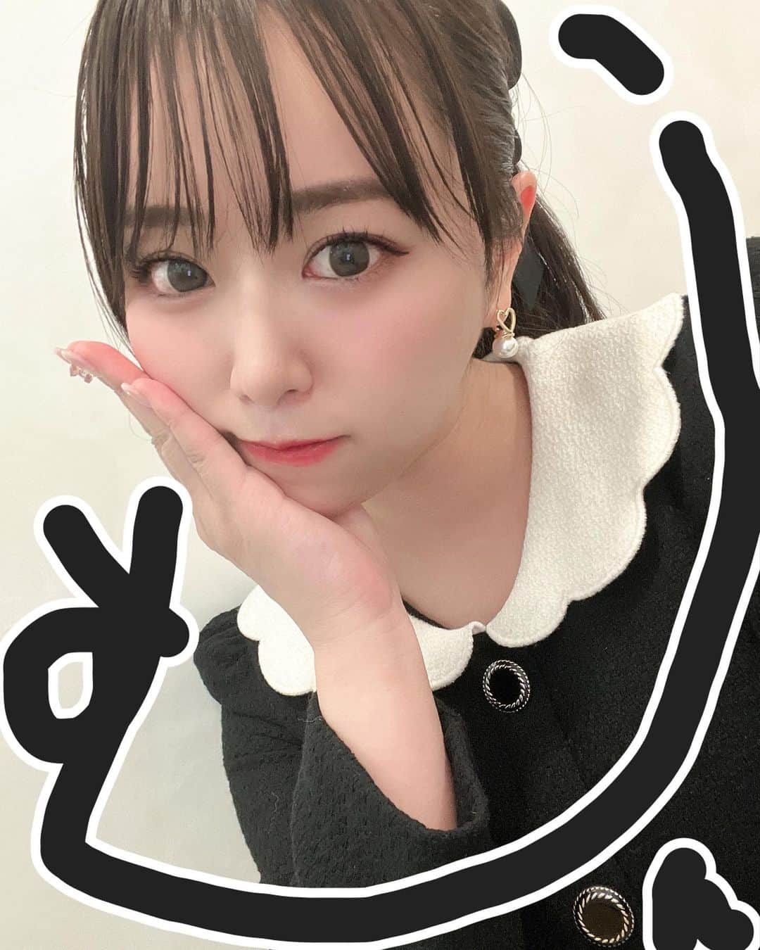 のインスタグラム：「🖤🖤🖤 これは先週の月曜日 「むん」、の、わたし！ １週間があっという間だ〜！🌸 きょうも生放送あります♡聴いてね〜！ 夜10時からです！しくよろしくよろ〜！  🏷#dholic」