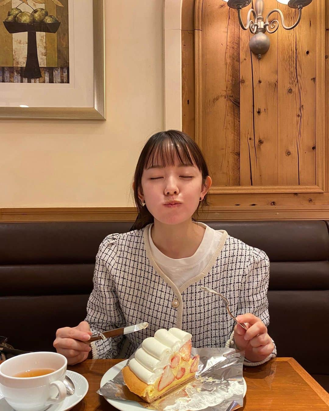 柳生みゆさんのインスタグラム写真 - (柳生みゆInstagram)「チートデイ😋🍰🍜 HARBSのケーキが好きっ。ラーメンはとんこつ派。餃子があれば言うことなし🥟🥟」3月13日 17時49分 - miyu_yagyu