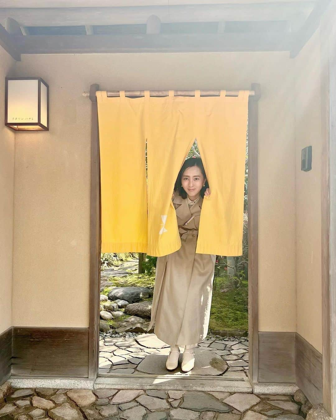 杉野希妃のインスタグラム：「3.12🎂 I've gotten a year older. I’m so grateful to everyone who always stand by me.   어제는 내 생일이었습니다. 언제나 사랑해주시는 가족, 친구, 응원해주시는 분들에게 짐심으로 감사드립니다. 항상 겸손한 마음으로 사랑을 가지고 하나하나 소중히 살고 싶어요:)  またひとつ歳を重ねました。 30代最後の年、やたらと感慨深い。 いつも自分に寄り添い、支えてくれる家族、友人、応援してくださる方々への感謝の念は深まるばかりです。 不思議な多幸感に包まれながら（なんだかヤバい人みたいだわ…）お誕生日を迎え、鎌倉で四川料理をいただき、竹林でマイナスイオンを浴びました🎋 竹のようにぐんぐんとまではいわないが笑、成長できる一年にしたいと思う。　 謙虚な心と愛を持って、ひとつひとつを大切に生きたいな。 いつもありがとうございます🌸」