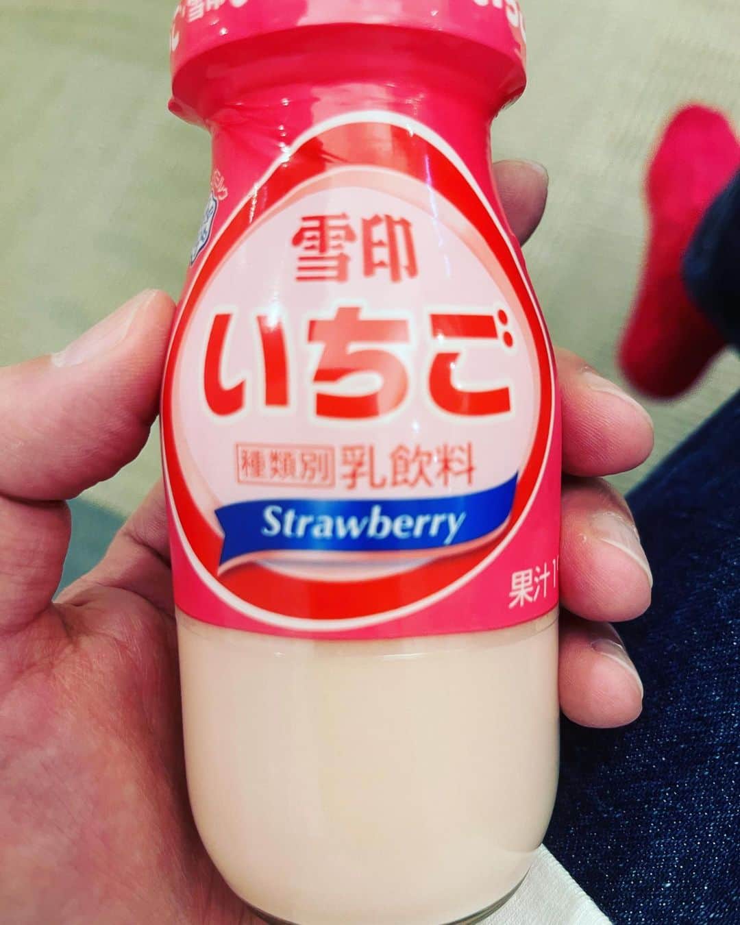 江口拓也のインスタグラム：「たま〜〜にのみたくなるやつ  #いちご」