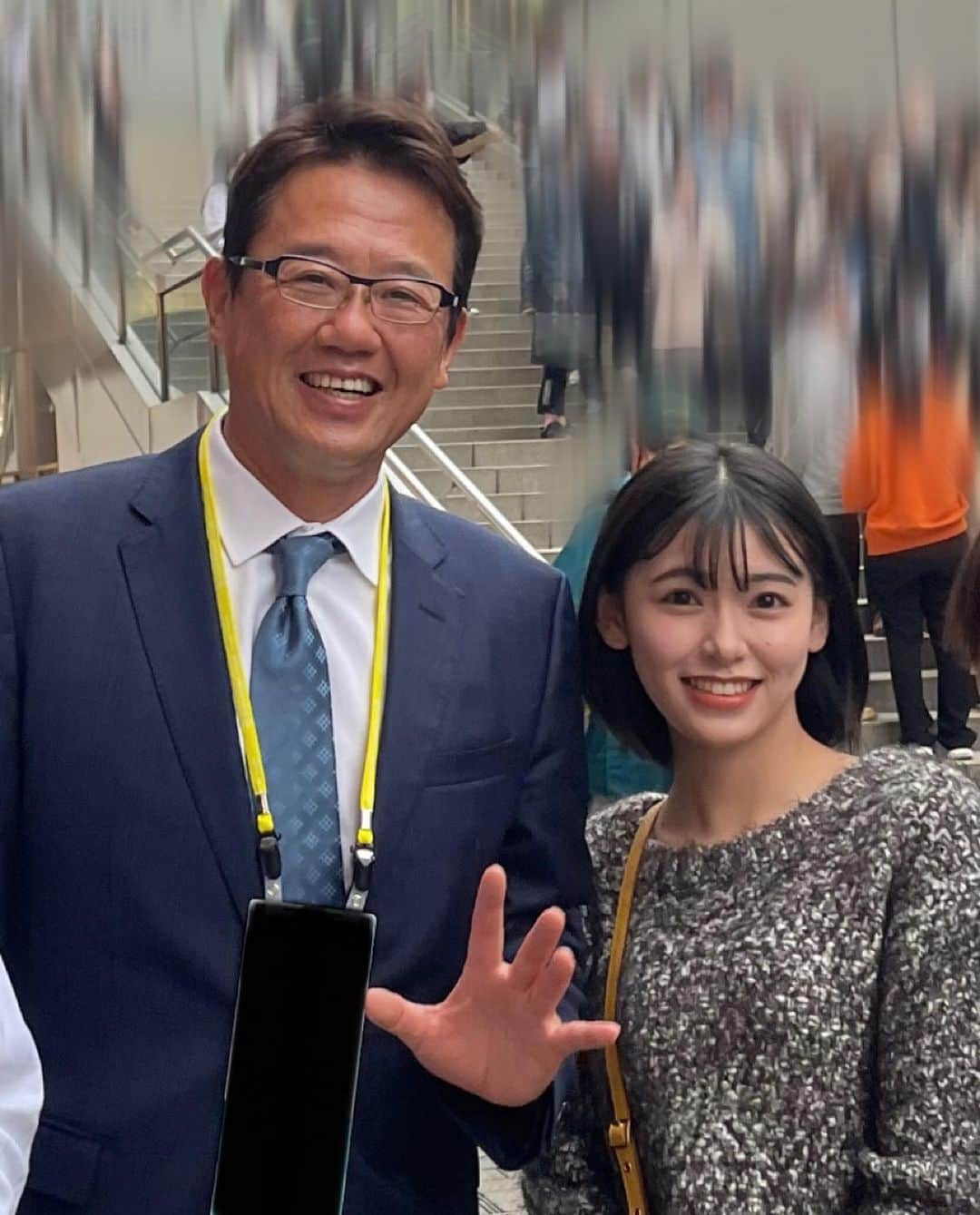 池田朱那のインスタグラム：「. 昨日WBC オーストラリア戦を観戦しに行きました〜⚐ﾞ  ｢ふたりの背番号4」で共演させていただいた古田敦也さんに久しぶりにお会いできました¨̮♡ 観戦しに来ました！とご連絡したら、 せっかくだから会って写真撮ろう！と…。 優しい😭  試合も最高に面白かった〜 このまま勝ち続けて欲しいな  #wbc #古田敦也 さん」