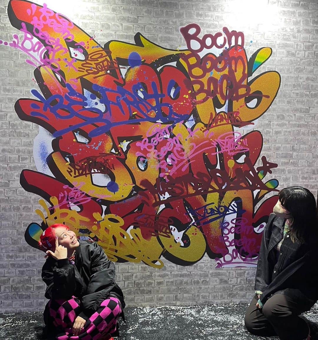 のインスタグラム：「2023.3.13 BBBエキシビ渋谷  @nora.miaou ちゃんと BBBエキシビ渋谷❤️  待ってwww 世界観可愛すぎる…  ストリート系にやたら馴染む タイダイ色おばたりあん。  交差点の真ん中で BBBチャレンジに失敗してる🤣  楽しかった✨✨ ありがとう(^^)」