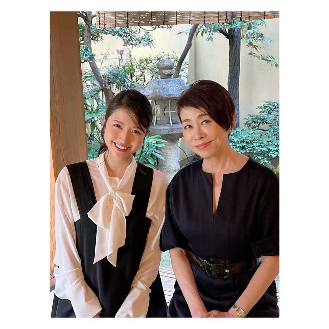 三田友梨佳のインスタグラム：「✳︎ 先日安藤さんにお会いできました✨ 私のフジテレビでの12年間において、 大きな刺激とたくさんの学びを与えてくれた私にとって憧れの存在。 フジテレビアナウンサーとして安藤さんの隣で生放送を4年間務めることができて、 今でもこうしてプライベートでご一緒させていただけて幸せです☺️ #安藤優子さん #グッディでは4年間ご一緒させていただきました #ちなみに、、、 #新人の頃はスーパーニュースのフィールドキャスターも担当していました」