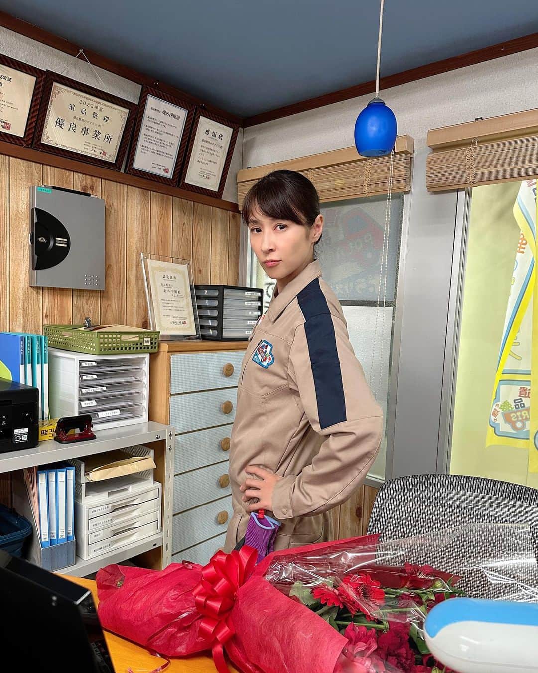 のインスタグラム：「⠀ 明日3/14（火）21:00〜 「星降る夜に」最終話の放送です！ 最終話は拡大スペシャル！どうぞお楽しみに😊 ⠀ #星降る夜に #テレビ朝日 #社長っぽいポーズ #水野美紀  ⠀ 【by staff】」