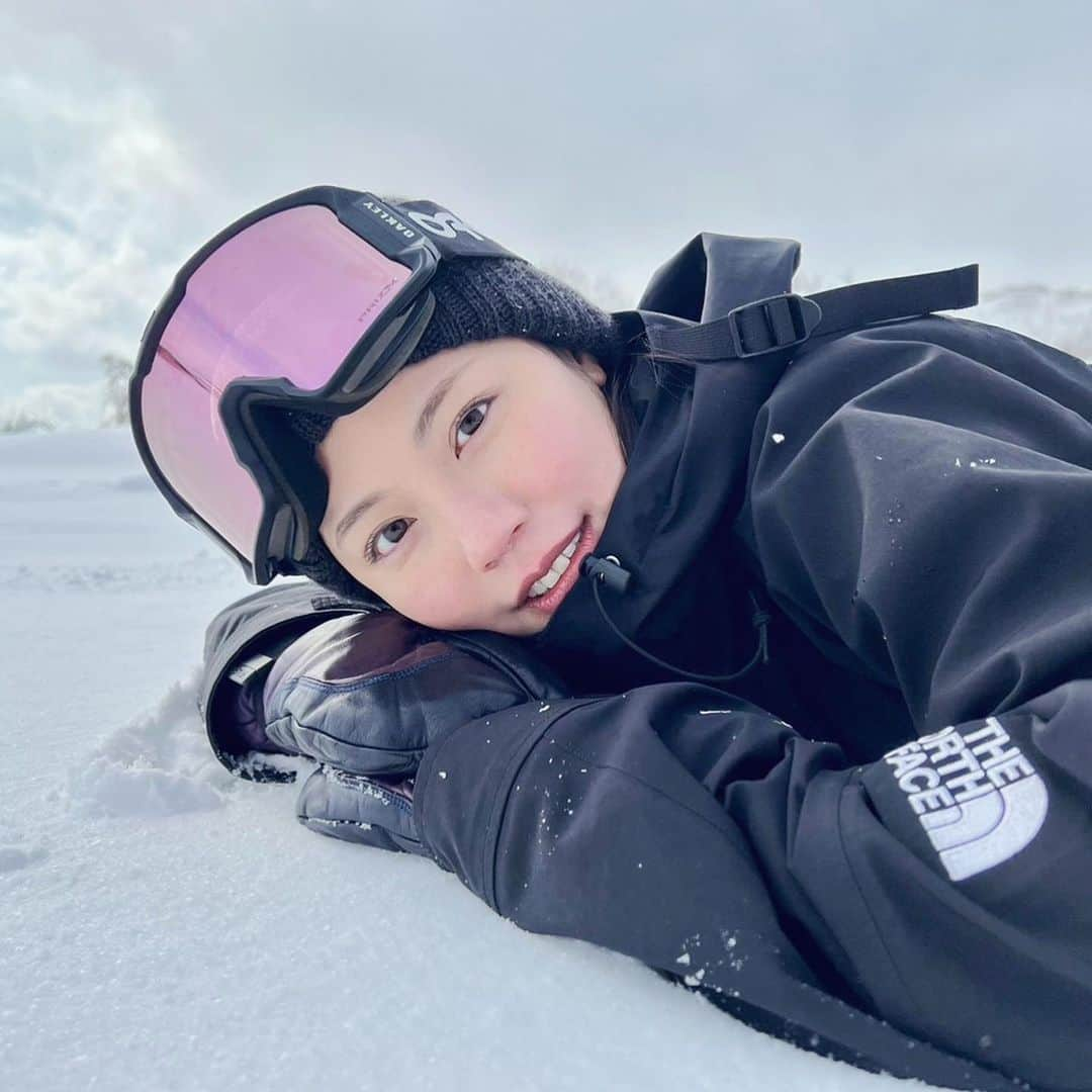 水沢エレナのインスタグラム：「もう冬のシーズン終わっちゃうなぁ⛷❄️ 楽しかったなぁ☺️ だんだん暖かくなってきて、春を感じるよ🌷   #ski   #hakuba  #スキー  #白馬」