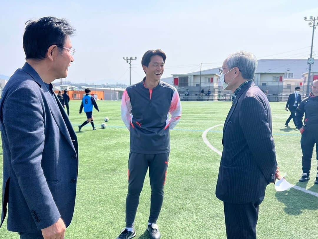 福西崇史さんのインスタグラム写真 - (福西崇史Instagram)「. 甲斐市サッカー合流会⚽️ 山梨県甲斐市にある日本航空高校のグランドで、 サッカークリニックを甲斐市の中学生にしてきました⚽️ . 最初は恥ずかしがってましたが、 サッカーしたらみんな元気で積極的に💪 . どんどんチャレンジしていこう〜💪 うまくなってね〜😁 . #山梨県 #甲斐市 #soccer #日本航空高校山梨キャンパス #交流会 #サッカークリニック #先日」3月13日 19時09分 - takashi_fukunishi