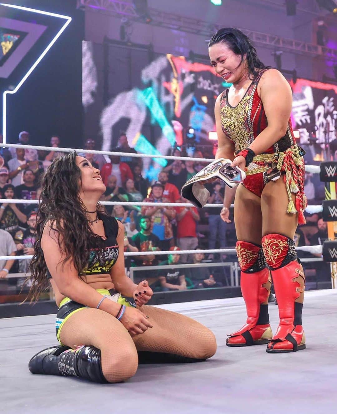 里村明衣子さんのインスタグラム写真 - (里村明衣子Instagram)「We had  built trust.  That's why  I  fought so hard. Her fighting spirit is worthy of a champion. I hope that she'll get well soon. @roxanne_wwe  Thank you very much for everyone ‼️2023.3.7 #WWENXT #WWE #NXTRoadblock #SENJO #女子プロレス」3月13日 19時14分 - meiko_satomura