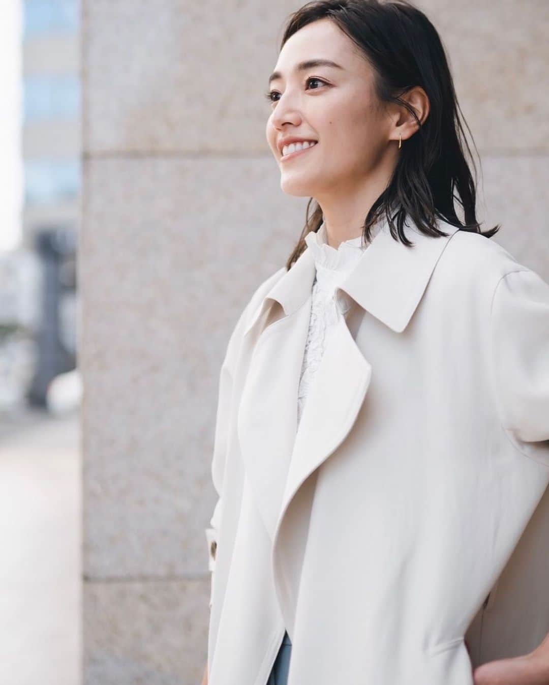 夏美さんのインスタグラム写真 - (夏美Instagram)「素敵な方たちとの撮影は本当に時間があっというまです！ またご一緒できると本当に嬉しいです！！  あ、春はトレンチほしくなりますよね🌸  あと！わかる人にはわかる場所😆  📸　@pic_ss_okinawa  💄　@134.hairmake」3月13日 19時31分 - natsumisaito333