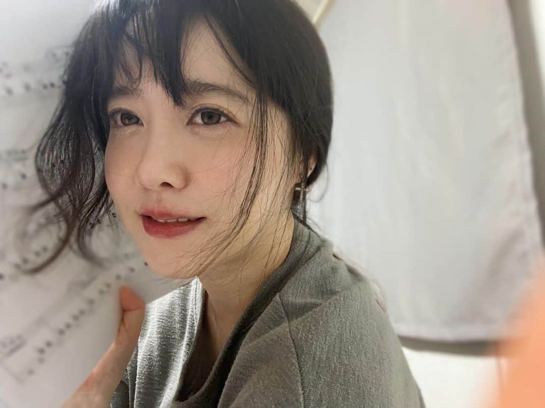 ク・へソンのインスタグラム：「세수하기전에 예쁜척좀 할게요♥️잘자요!」