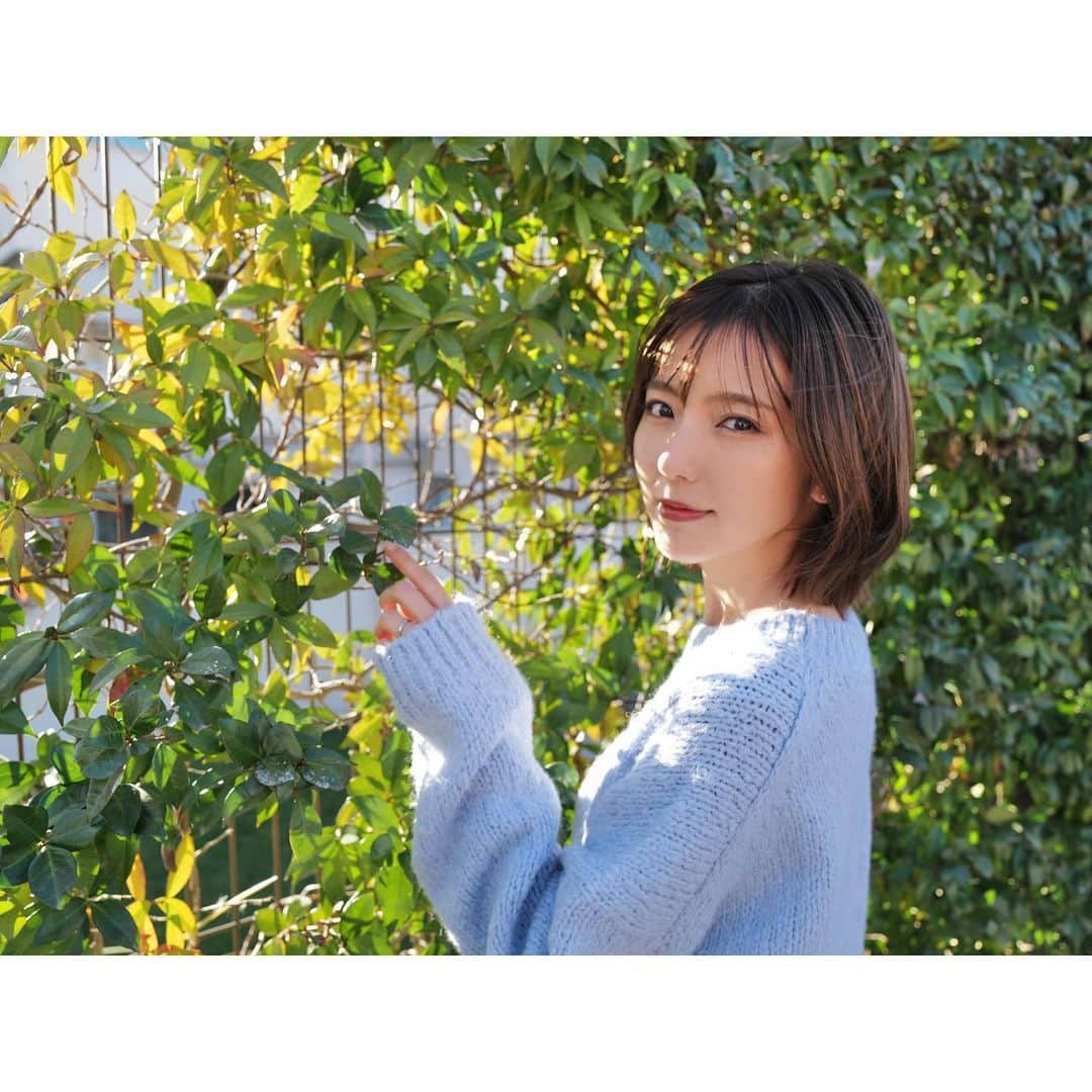 真野恵里菜のインスタグラム：「この度！ オレンジページnet( @orangepage_mag )にて 新連載が始まりました🍊 タイトルは 真野恵里菜の「ふたりごはん日記」in Spain🇪🇸 . . 決して料理が得意とは言えないし 今もまだ日々勉強中だけど 料理が苦手だった私が 環境が変わったことで毎日するようになり 今となっては日々のやりがいになっています。 家庭それぞれの味があったり食事スタイルがある中で 我が家の食卓風景や食事中の夫婦の何気ない会話 今現在スペインで生活しているので レストランで食べて美味しかったもの等を お届けする連載になります🍽 . . 写真も自分たちで撮っているので それも含めて楽しんでもらえたら嬉しいです！ (食べ物を撮るの夫の方が上手だからお願いしちゃってる🫢😂) . . 第1回目の連載は 我が家の夕食スタイルについて改めて詳しく書いてみました！ ストーリハイライトの 「オレンジページ」にリンクが貼ってあります！ すでに連載を読んでくれた方々からDMで感想をいただけて とっても嬉しいです！🥲✨ 連載は毎月13日頃更新予定です！ これから、よろしくお願いします！ . . 季節の変わり目は体調を崩しやすいからこそ しっかり食べて元気に過ごしたいね！！ #オレンジページ #ふたりごはん日記 #連載 #我が家の食卓」