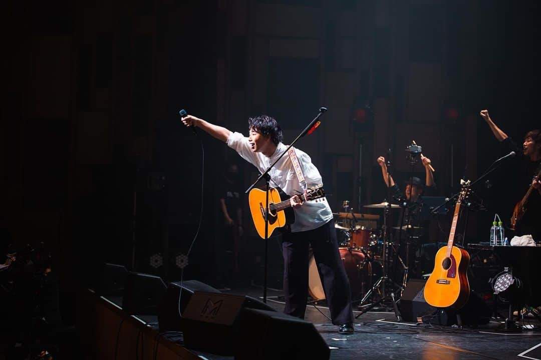 小林柊矢さんのインスタグラム写真 - (小林柊矢Instagram)「初のコールアンドレスポンス、ダンス、映像、ピアノ弾き語り。 たくさんの挑戦が詰まったライブでした。  次は4/14(金)大阪！ チケット一般発売されました🎫 より気合を入れて待ってます！」3月13日 20時04分 - touya_0123