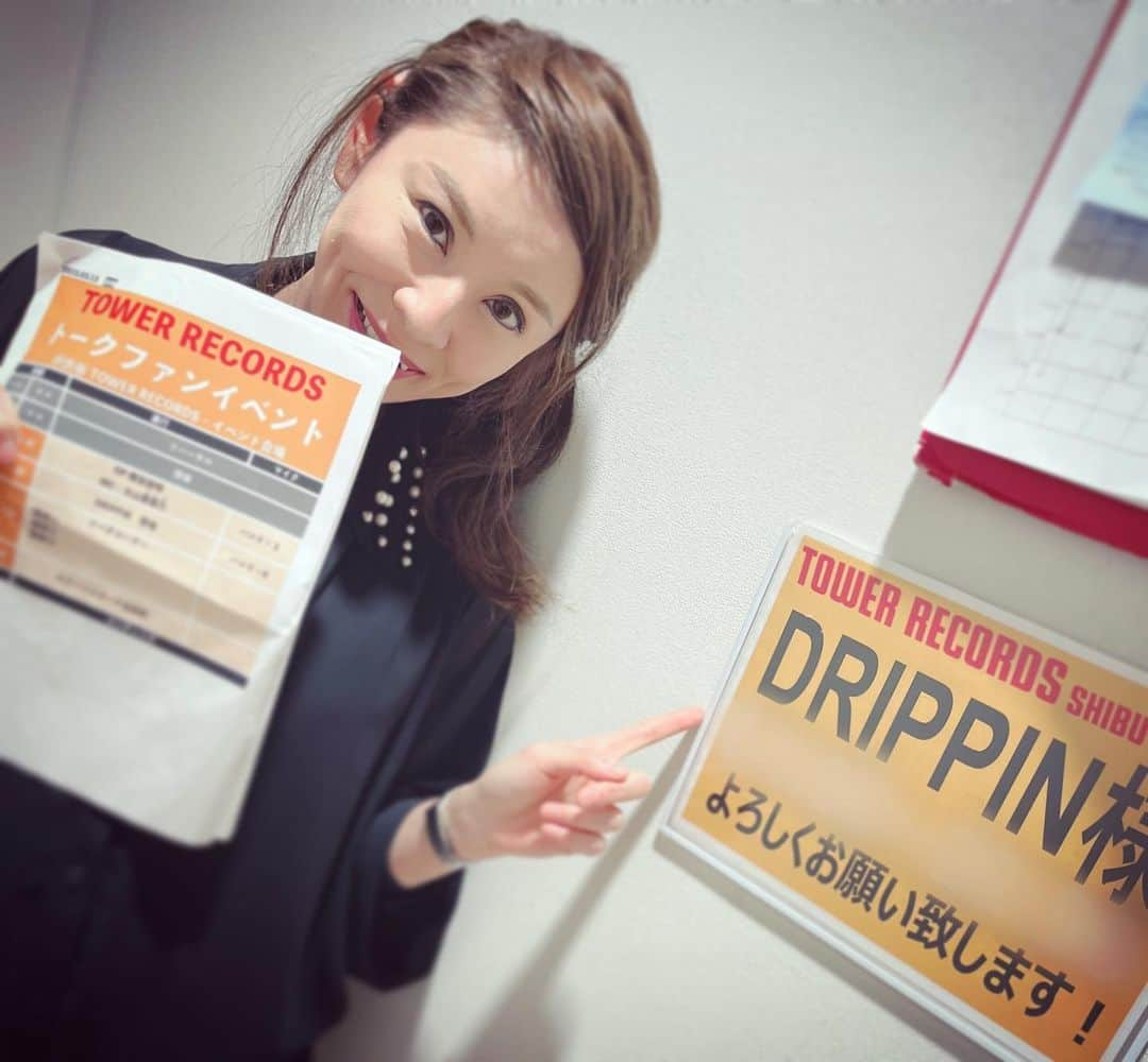 大山恵理乃のインスタグラム：「⁡ K-POPアーティスト「DRIPPIN」 トークファン ハイタッチ会@タワーレコード渋谷 ⁡ イベントMC＆ 韓国語 同時通訳でございました。  日本語でも進行しつつ、 それをアーティストへ韓国語で同時通訳しつつ。 久しぶりに韓国語を使用しての司会。 日韓語の両方使ってMCを進めるので、 なかなか忙しない。  ⁡ ⁡ DRIPPINファンの皆様が優しかったおかげで 盛り上がりました。有難うございます。 ⁡ K-POP人気は不滅やなぁ。 ⁡ ⁡ #drippin #드리핀  #前日には勉強がてら #よしもと∞ホール でのイベント」