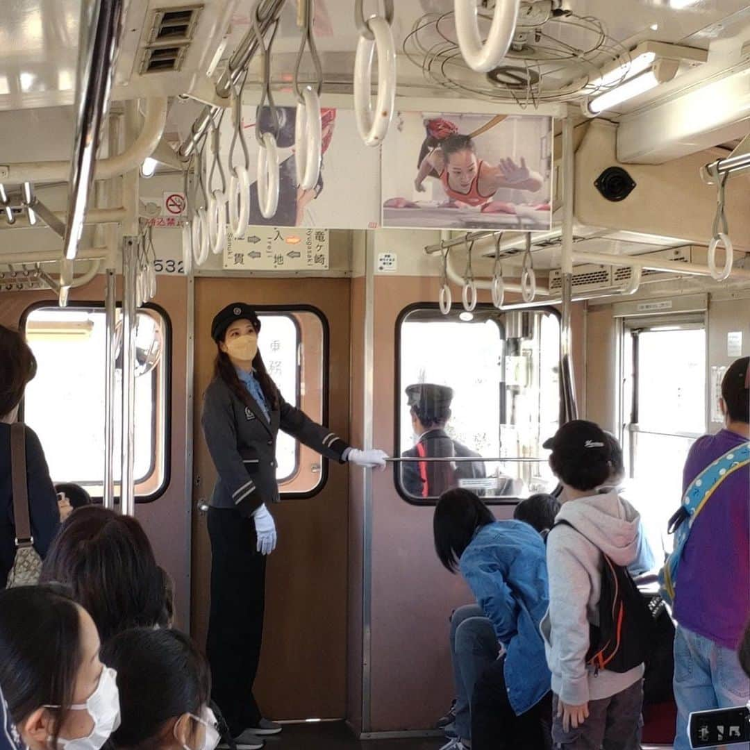 野口啓代さんのインスタグラム写真 - (野口啓代Instagram)「1日駅長👩🏻‍✈️🎫 そして関東鉄道 竜ヶ崎線の電車が”野口啓代号”に大変身🚃😍✨  先日行われたイベントにご参加頂いたみなさま、ありがとうございました！天気も良く☀️電車でクイズ大会や電車と綱引き大会も盛り上がりました👨‍👩‍👧‍👦🚉車内アナウンスにも初挑戦🎙  この野口啓代号は3月の土曜日に乗車することが出来るので、電車好きな方は是非乗ってみてくださいね🚃🚃💨  #龍ケ崎市駅  #佐貫駅 #竜ヶ崎駅 #関東鉄道 #1日駅長」3月13日 20時31分 - noguchi_akiyo