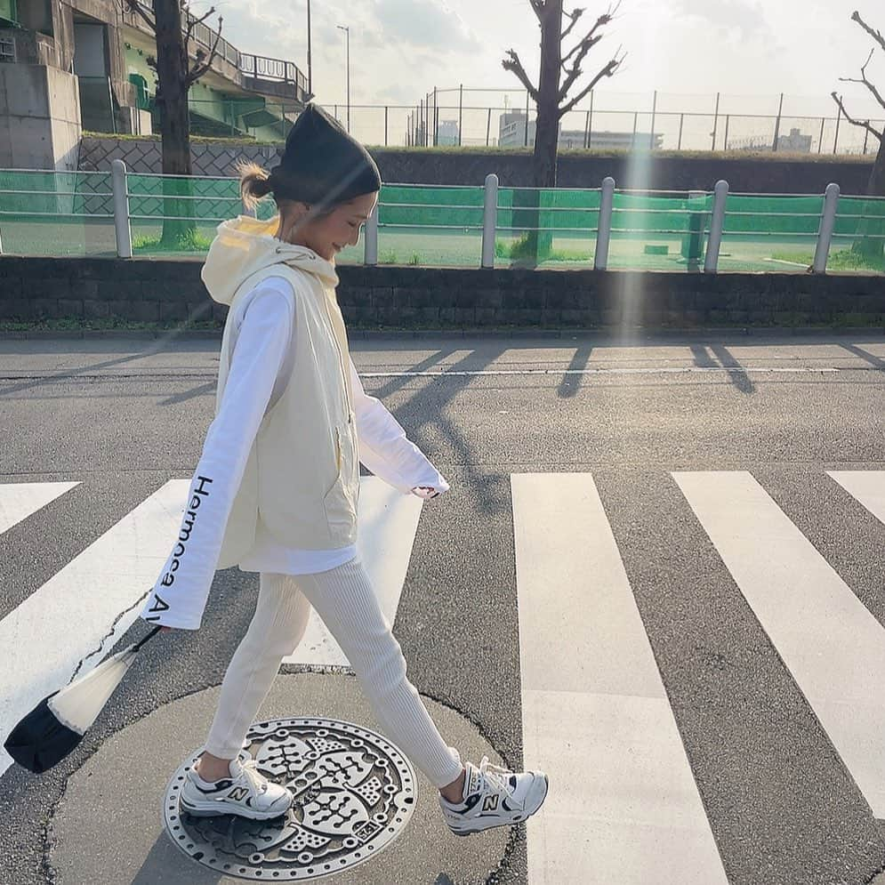 #kayoさんのインスタグラム写真 - (#kayoInstagram)「.  しろ率高くな〜る🕊  ふく　#canaljean  (パンツが古いやつ スニーカー　#newbalance   #カジュアル」3月13日 20時26分 - kayo.912